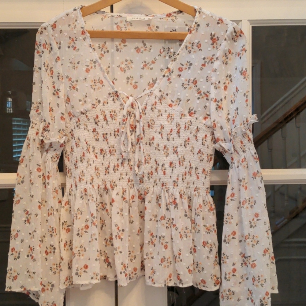 Illia illia vici semi-sheer floral bell sleeve med